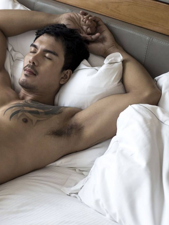 หนุ่มวี ทวีพงษ์ ผิวเข้มๆ รอยสักฟินๆหุ่นแน่นๆ