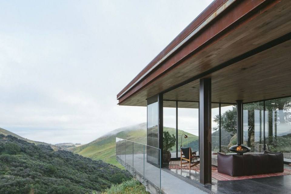 Off-Grid Guest House by Anacapa