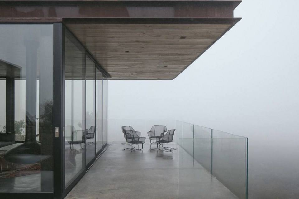 Off-Grid Guest House by Anacapa