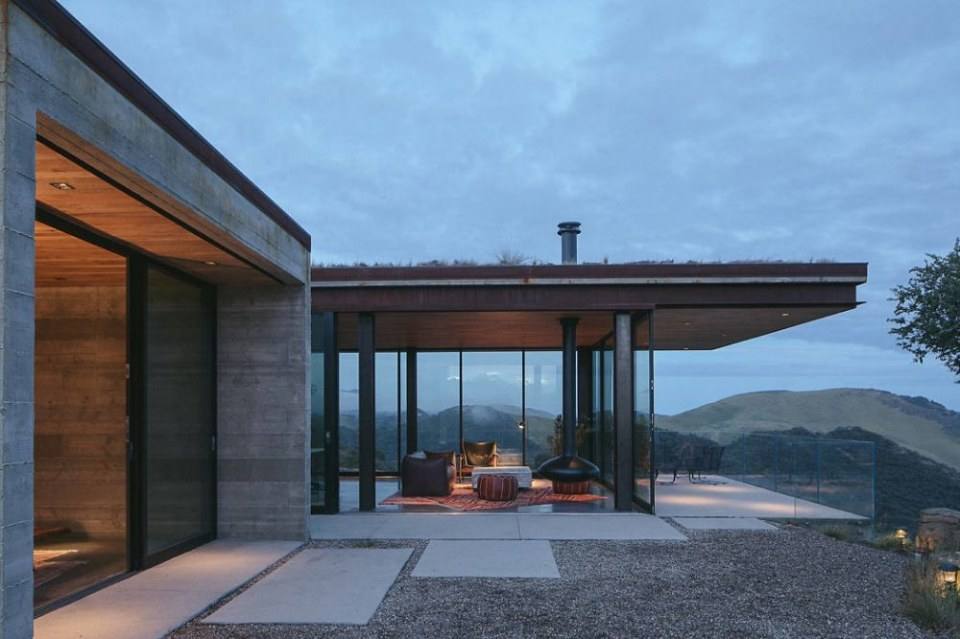 Off-Grid Guest House by Anacapa