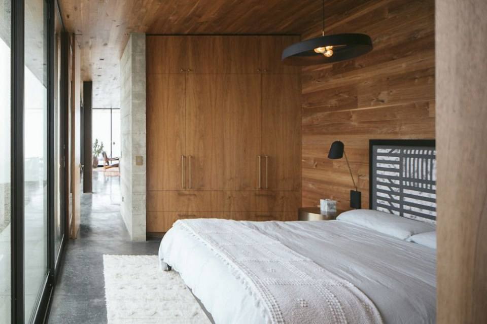 Off-Grid Guest House by Anacapa