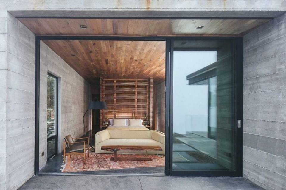 Off-Grid Guest House by Anacapa