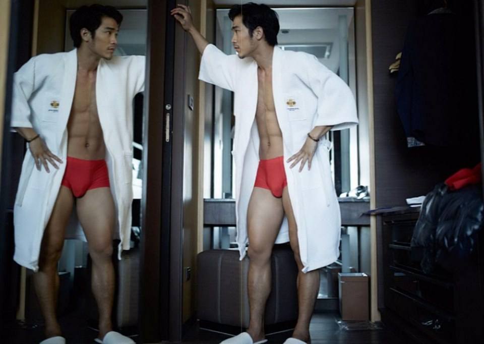 “เจ๋ง มาดพยัคฆ์” นักมวยไทยหน้าตี๋ กับการถ่ายแบบสุดเซ็กซี่