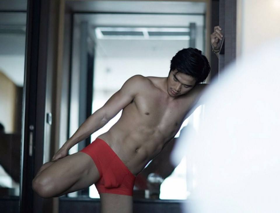 “เจ๋ง มาดพยัคฆ์” นักมวยไทยหน้าตี๋ กับการถ่ายแบบสุดเซ็กซี่