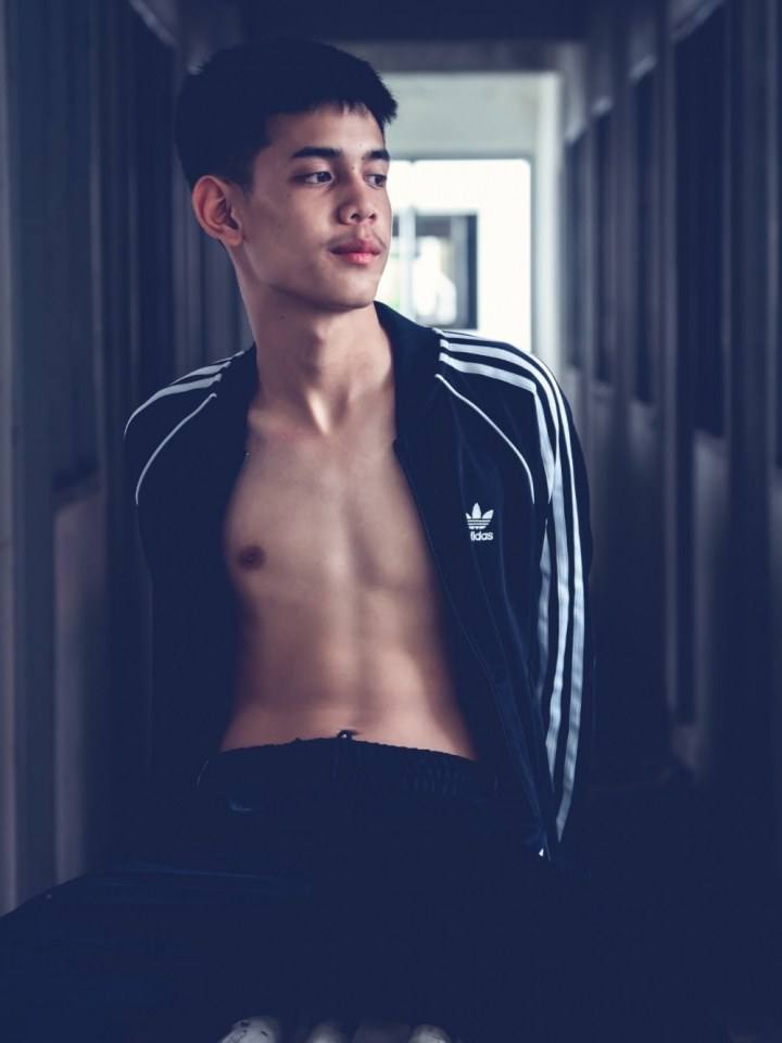 พ่อหนุ่มเอ๊ย