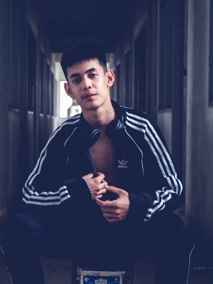 พ่อหนุ่มเอ๊ย