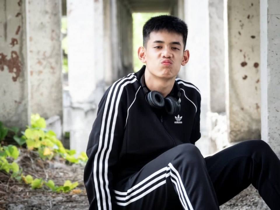 พ่อหนุ่มเอ๊ย