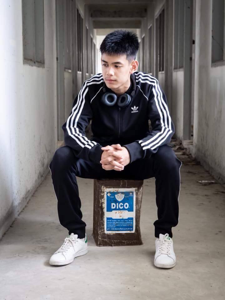 พ่อหนุ่มเอ๊ย