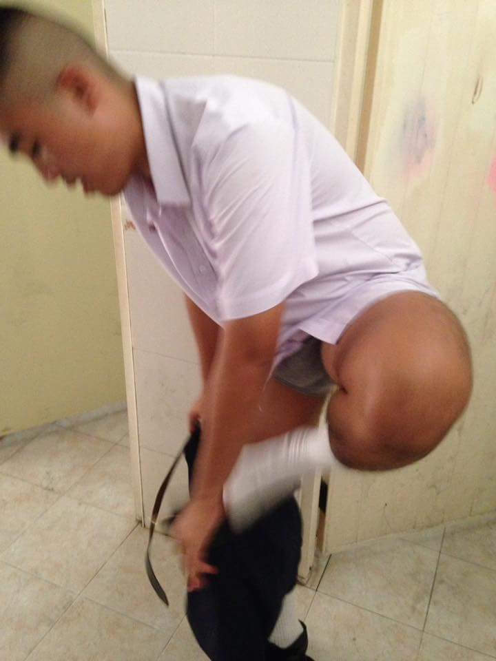 แต่งตัวไม่เรียบร้อยเลยเด็กๆ