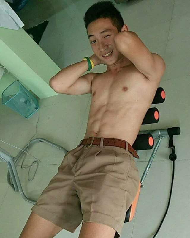 แต่งตัวไม่เรียบร้อยเลยเด็กๆ