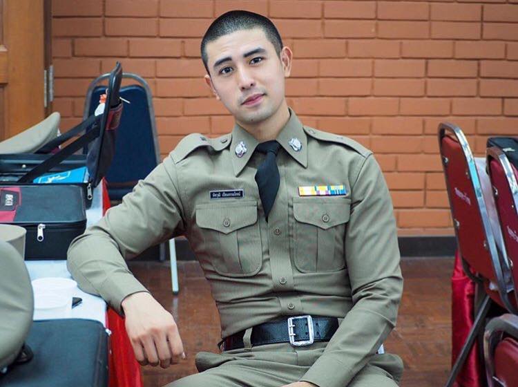 อยากจับของหลวง ๔