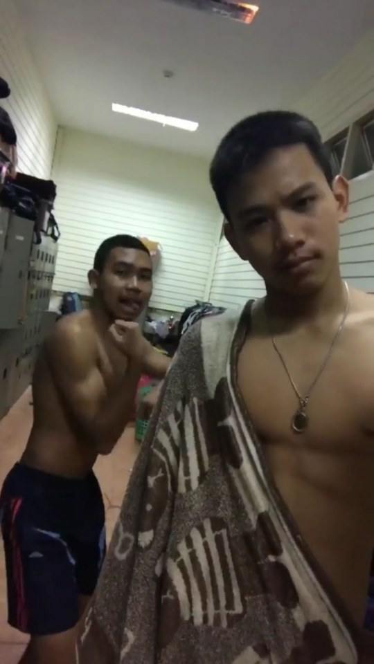 หนุ่มๆ
