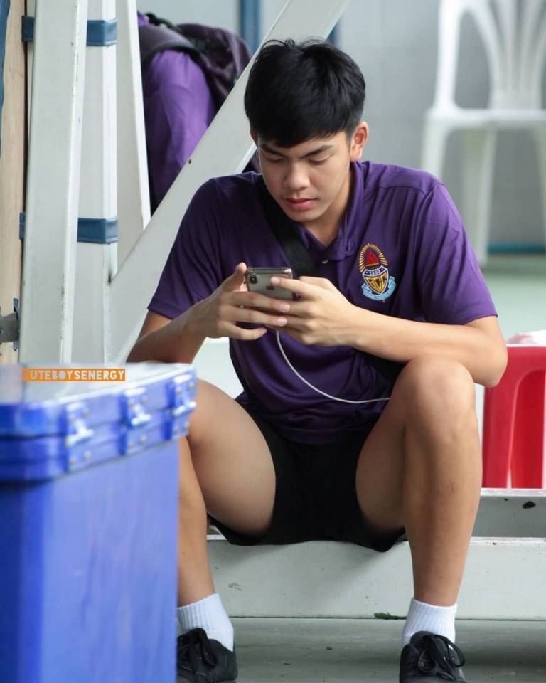 เด็กสมัยนี้..หืมมม ไม่พูดเยอะค่ะ เจ็บเส้นเสียง