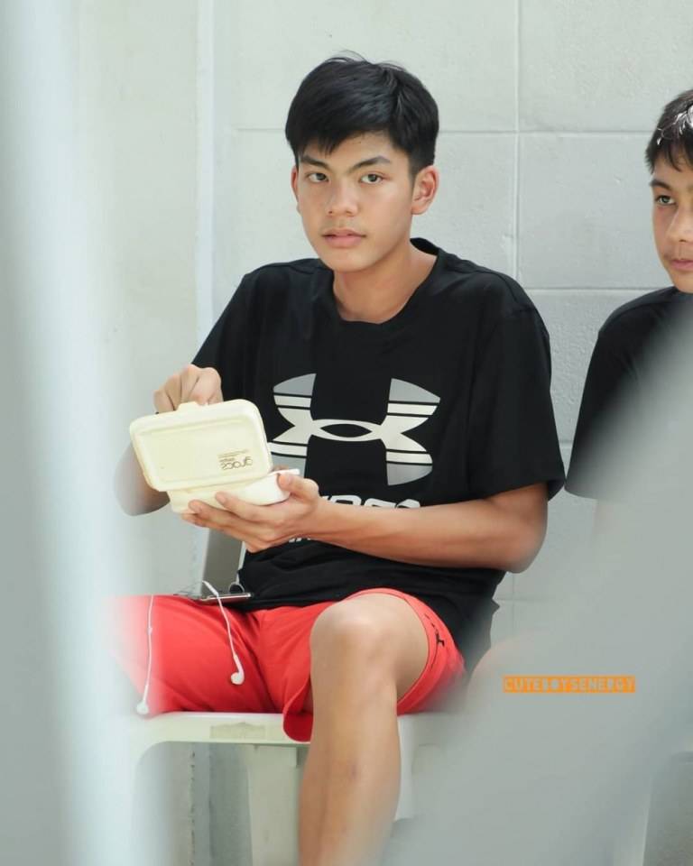 เด็กสมัยนี้..หืมมม ไม่พูดเยอะค่ะ เจ็บเส้นเสียง