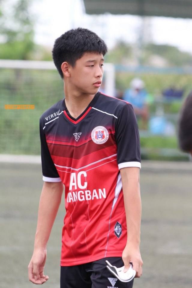 เด็กสมัยนี้..หืมมม ไม่พูดเยอะค่ะ เจ็บเส้นเสียง