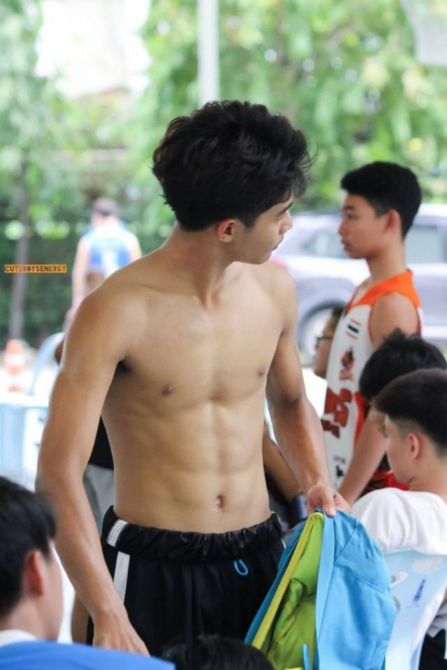 เด็กสมัยนี้..หืมมม ไม่พูดเยอะค่ะ เจ็บเส้นเสียง