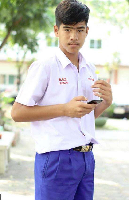 เด็กสมัยนี้..หืมมม ไม่พูดเยอะค่ะ เจ็บเส้นเสียง