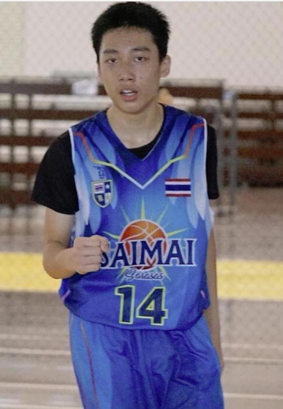 เด็กสมัยนี้..หืมมม ไม่พูดเยอะค่ะ เจ็บเส้นเสียง