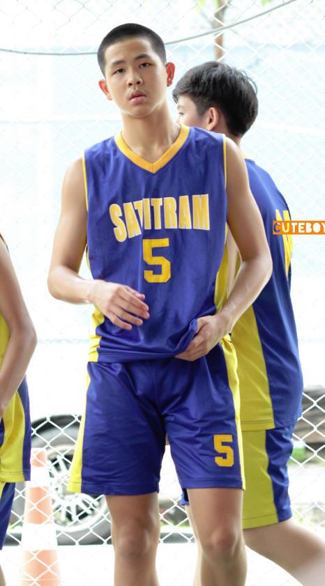 เด็กสมัยนี้..หืมมม ไม่พูดเยอะค่ะ เจ็บเส้นเสียง