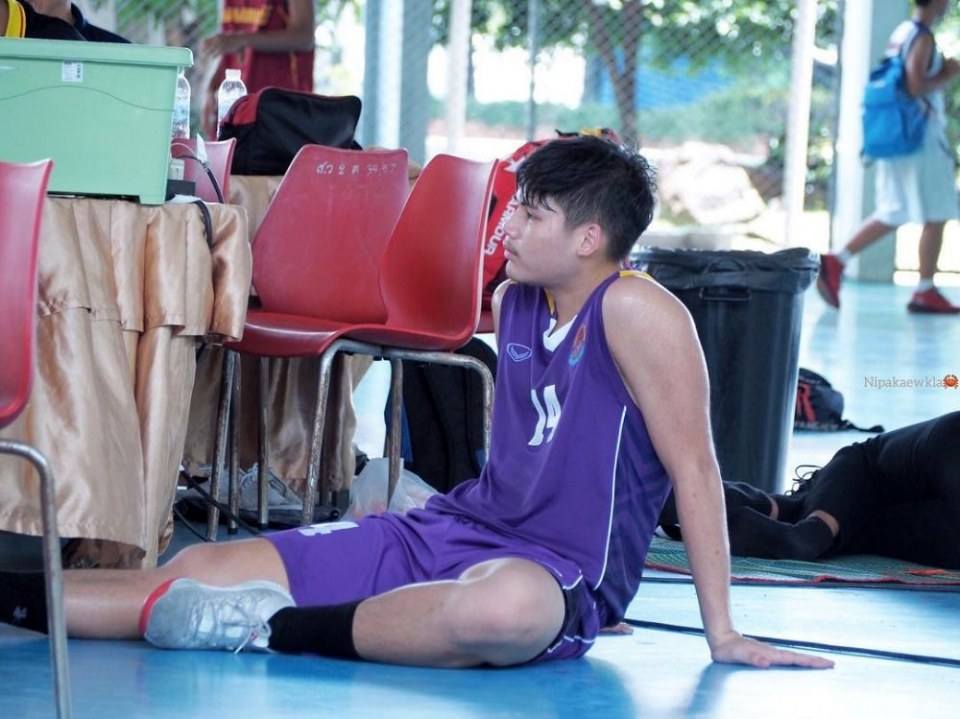 เด็กสมัยนี้..หืมมม ไม่พูดเยอะค่ะ เจ็บเส้นเสียง
