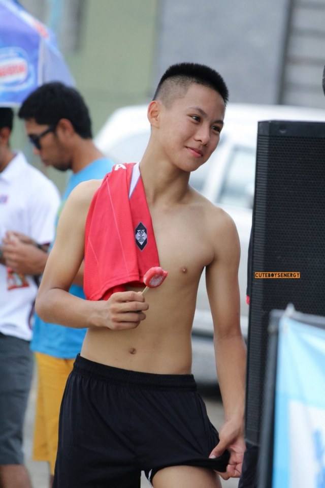เด็กสมัยนี้..หืมมม ไม่พูดเยอะค่ะ เจ็บเส้นเสียง