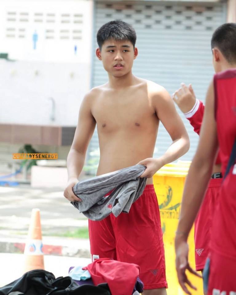 เด็กสมัยนี้..หืมมม ไม่พูดเยอะค่ะ เจ็บเส้นเสียง