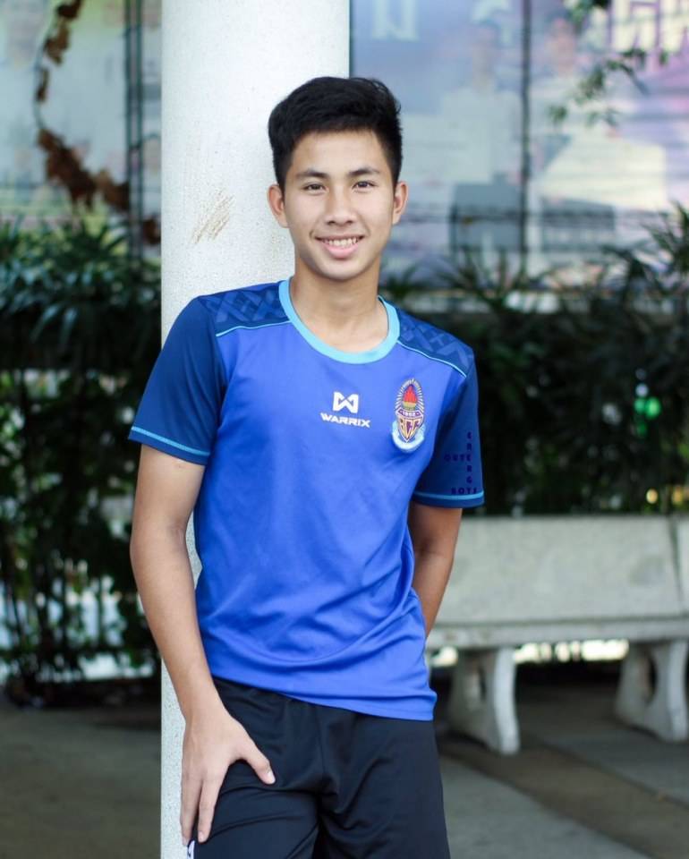 เด็กสมัยนี้..หืมมม ไม่พูดเยอะค่ะ เจ็บเส้นเสียง