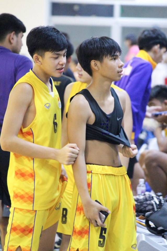 เด็กสมัยนี้..หืมมม ไม่พูดเยอะค่ะ เจ็บเส้นเสียง