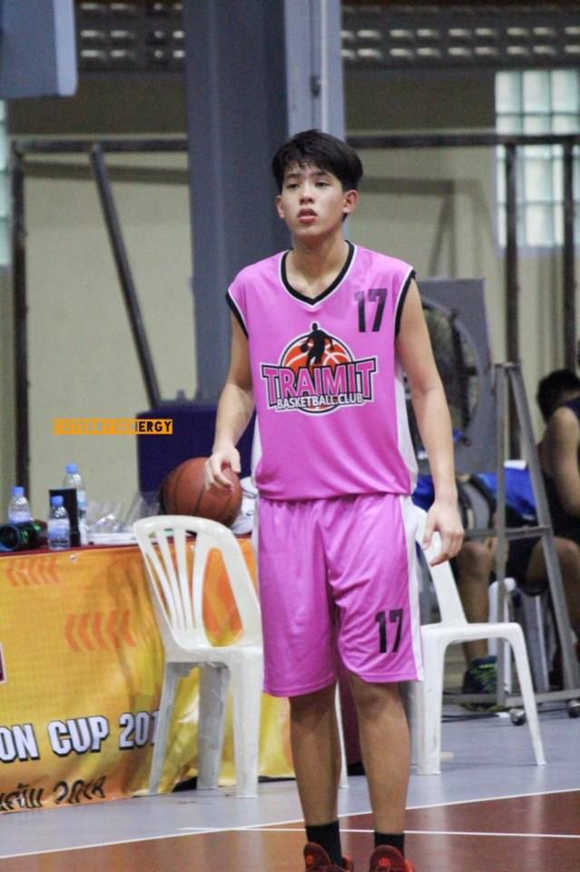 เด็กสมัยนี้..หืมมม ไม่พูดเยอะค่ะ เจ็บเส้นเสียง