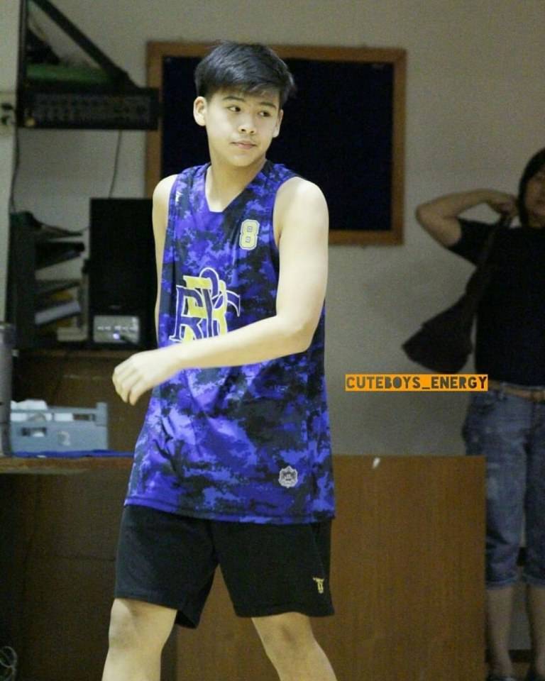 เด็กสมัยนี้..หืมมม ไม่พูดเยอะค่ะ เจ็บเส้นเสียง