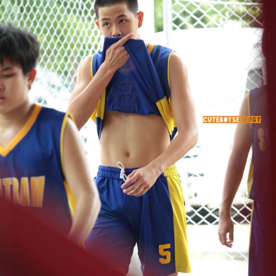 เด็กสมัยนี้..หืมมม ไม่พูดเยอะค่ะ เจ็บเส้นเสียง