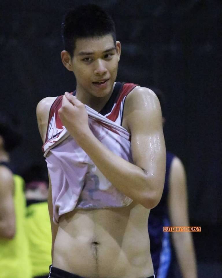 เด็กสมัยนี้..หืมมม ไม่พูดเยอะค่ะ เจ็บเส้นเสียง