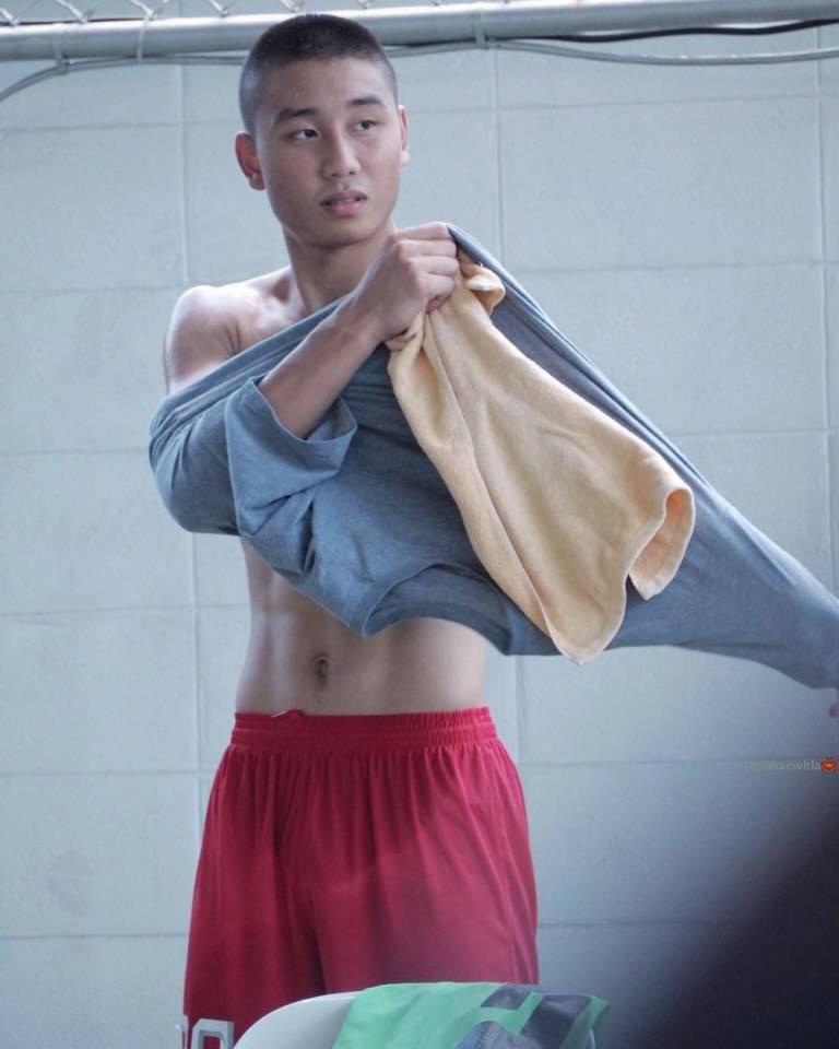 เด็กสมัยนี้..หืมมม ไม่พูดเยอะค่ะ เจ็บเส้นเสียง