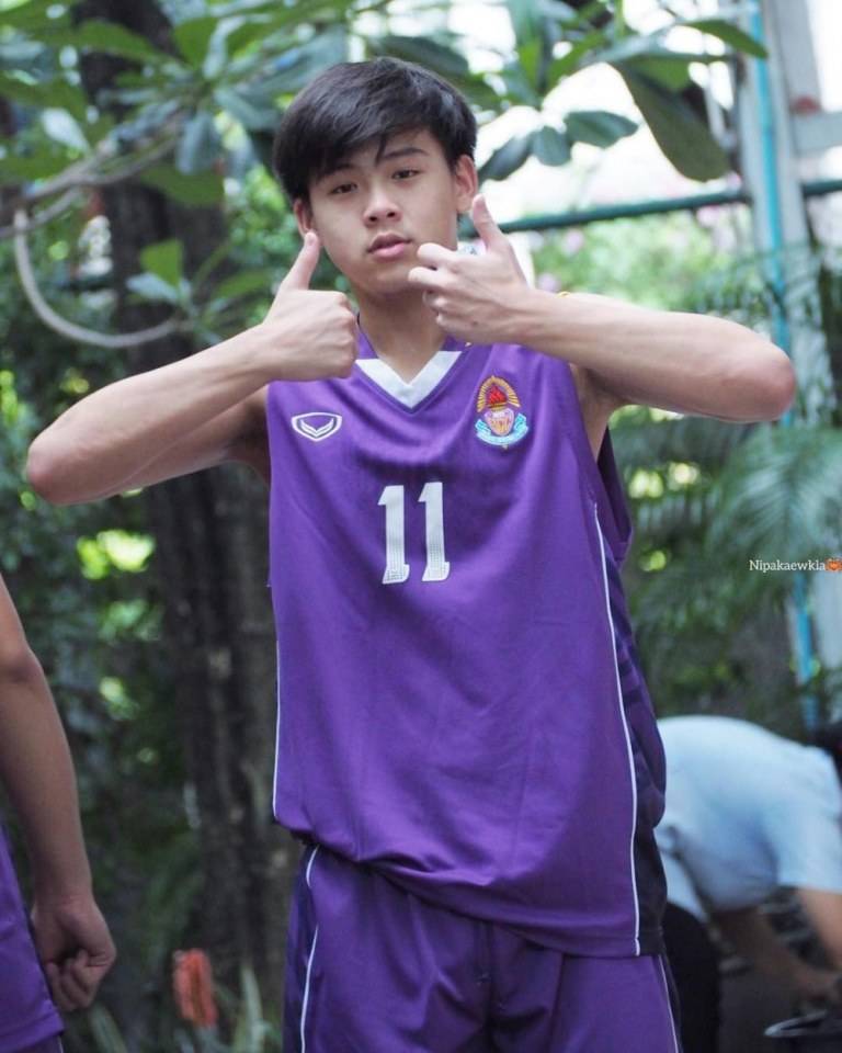 เด็กสมัยนี้..หืมมม ไม่พูดเยอะค่ะ เจ็บเส้นเสียง