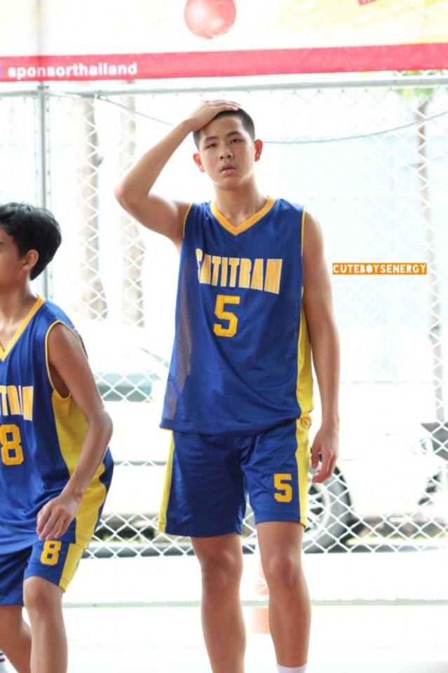เด็กสมัยนี้..หืมมม ไม่พูดเยอะค่ะ เจ็บเส้นเสียง