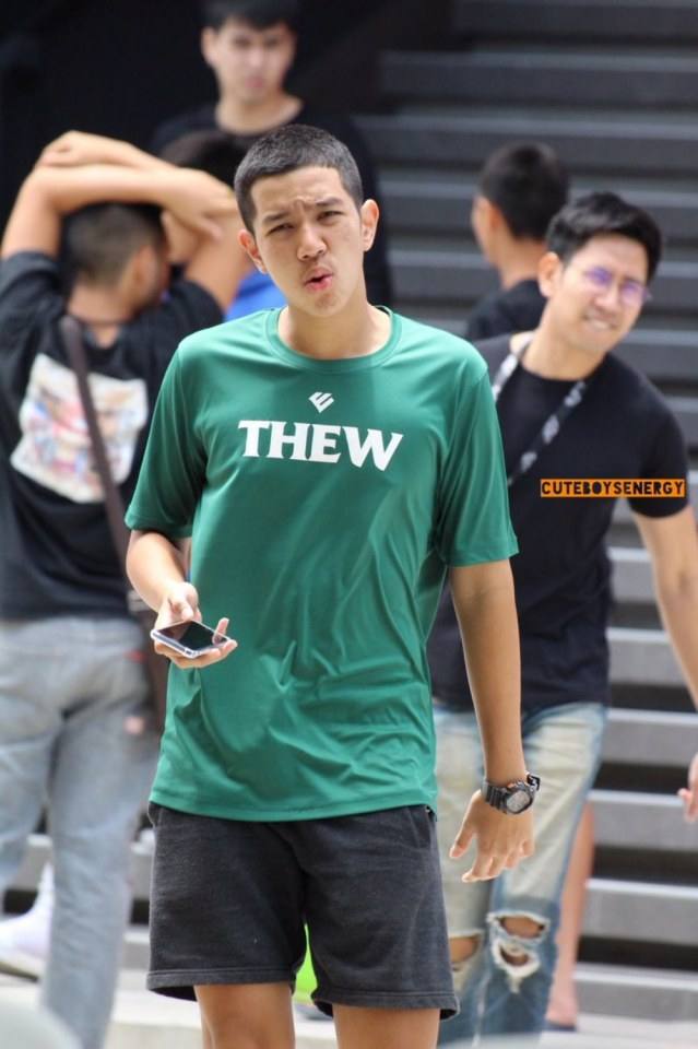 เด็กสมัยนี้..หืมมม ไม่พูดเยอะค่ะ เจ็บเส้นเสียง