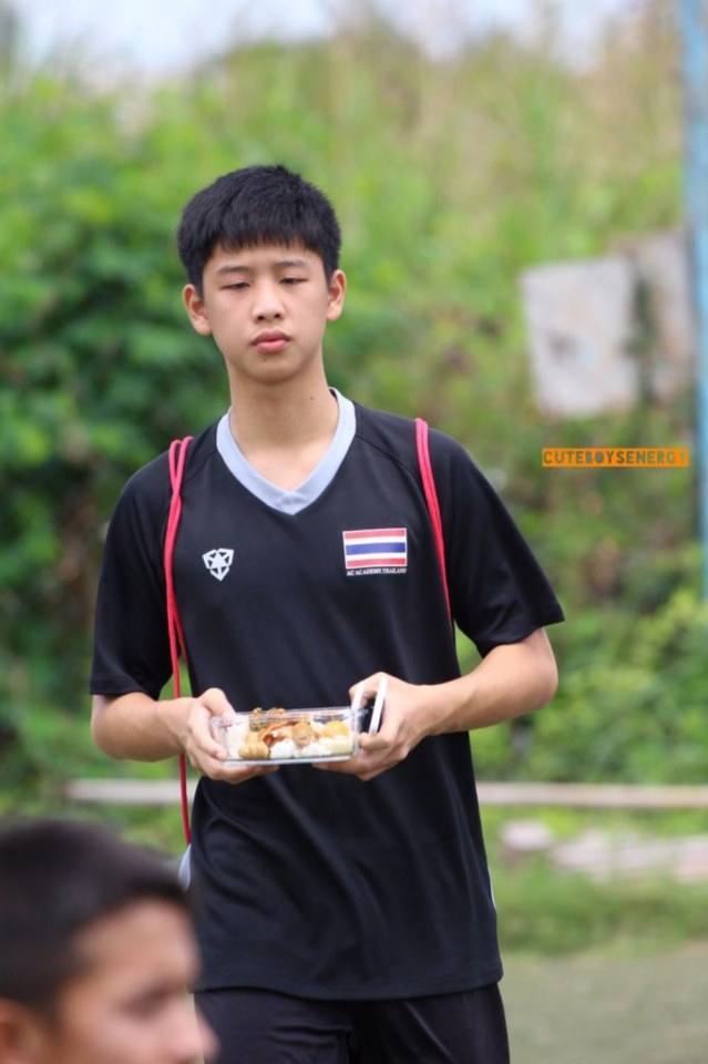 เด็กสมัยนี้..หืมมม ไม่พูดเยอะค่ะ เจ็บเส้นเสียง