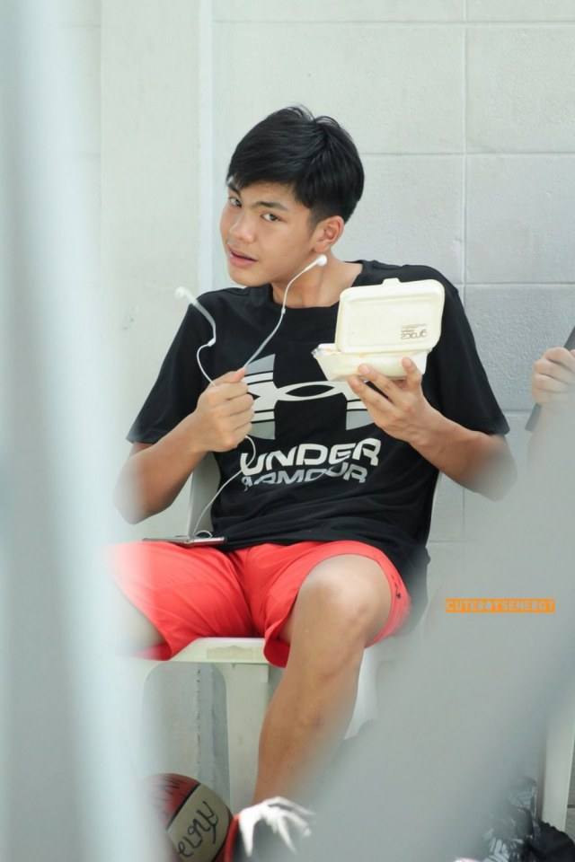 เด็กสมัยนี้..หืมมม ไม่พูดเยอะค่ะ เจ็บเส้นเสียง