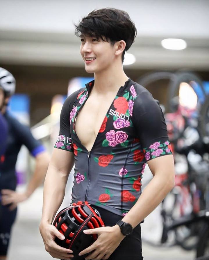 ดารารักสุขภาพ..ดีเจพุฒ