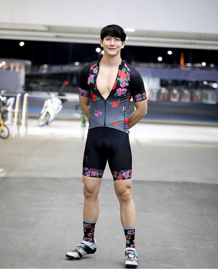 ดารารักสุขภาพ..ดีเจพุฒ