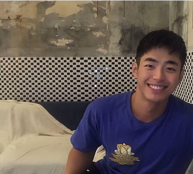 ผู้ชายน่ากอดยิ้มสวย ๖