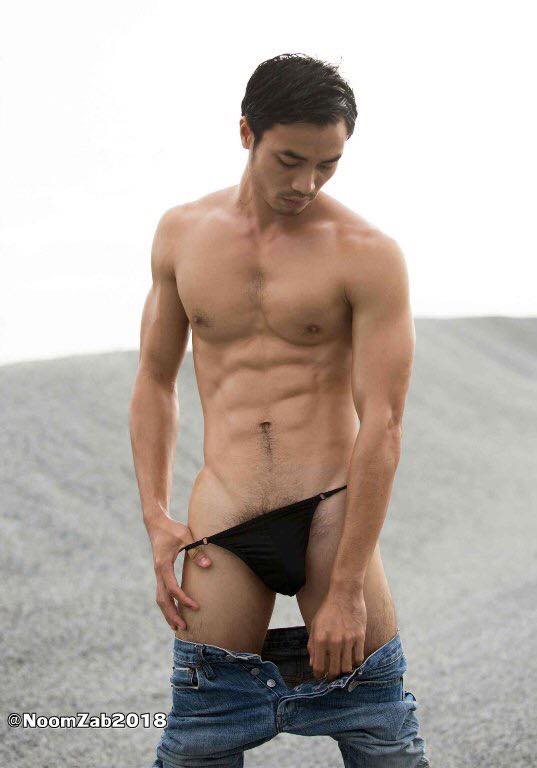หนุ่มหล่อขึ้นปก 54