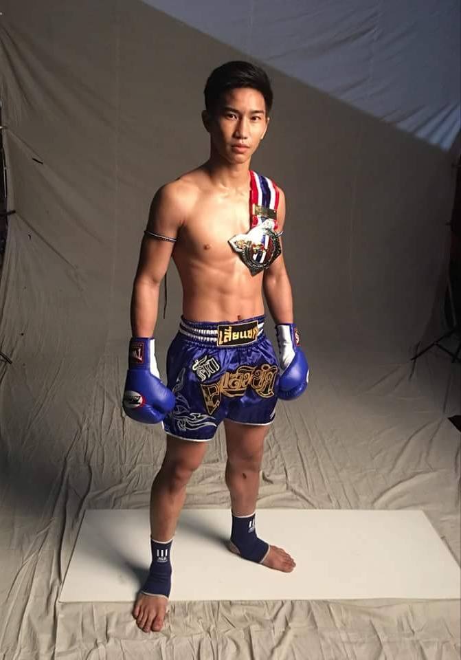 ตะวันฉาย นักมวยหล่อ