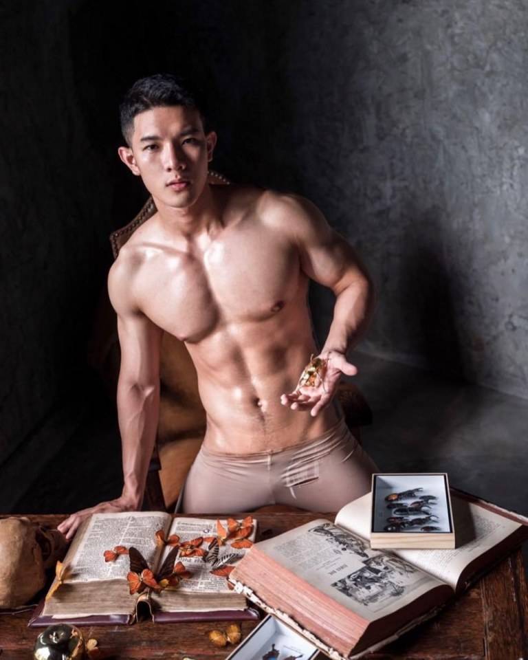 ถอดโชว์เรือนร่าง 2296