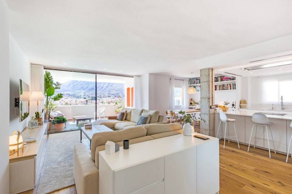 Apartment Redesign by QBarquitectos