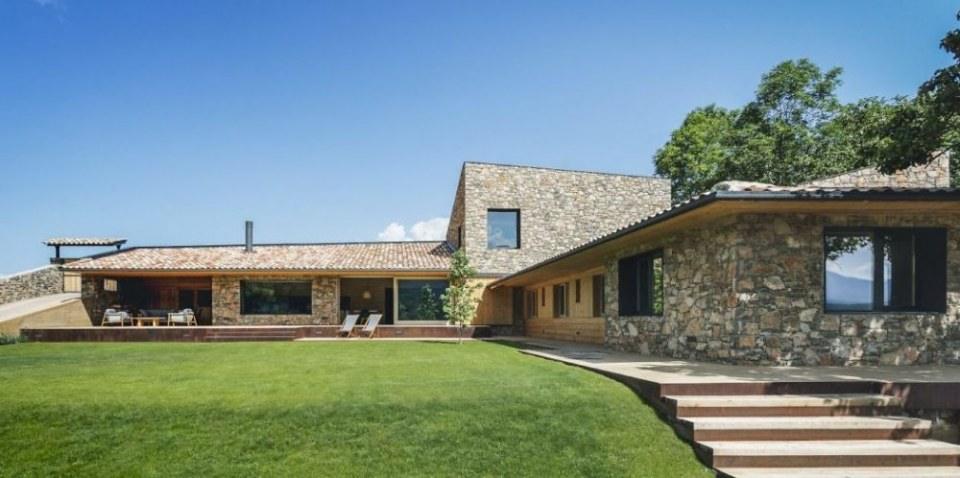 House in la Cerdanya by Dom Arquitectura