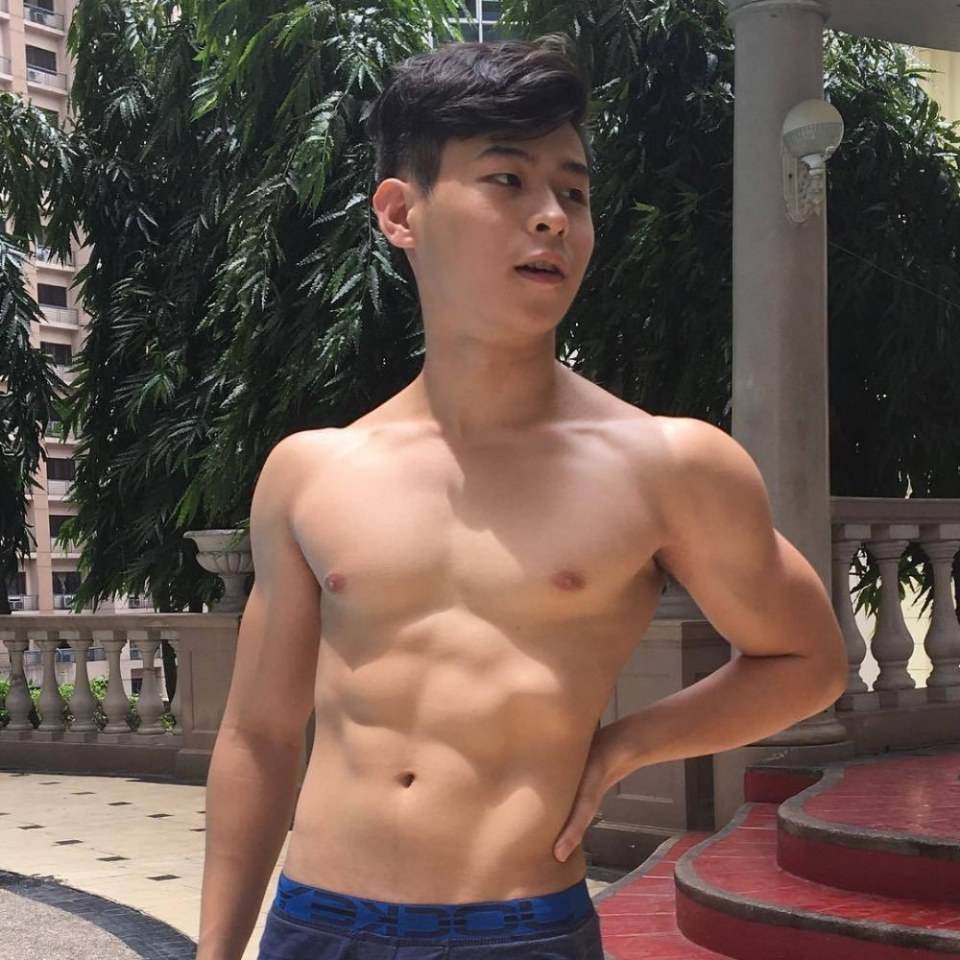 ถอดโชว์เรือนร่าง 2329