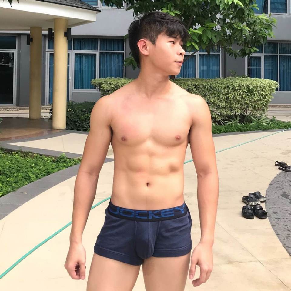 ถอดโชว์เรือนร่าง 2329