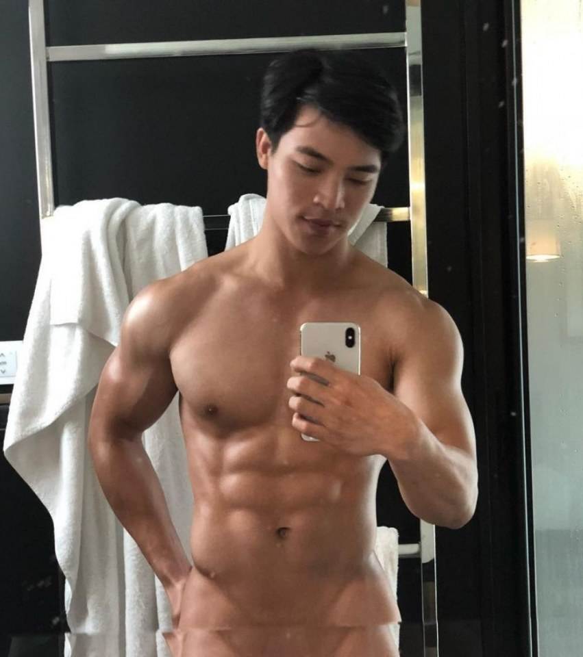 หนุ่มหล่อขึ้นปก 55