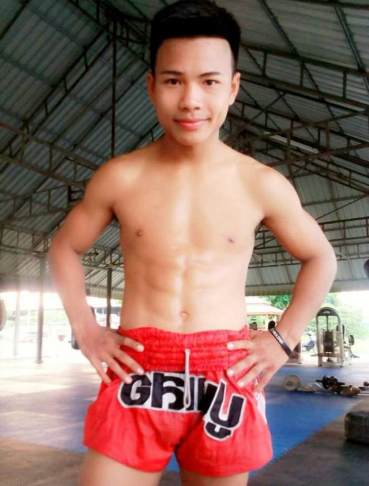 เลียนักมวย
